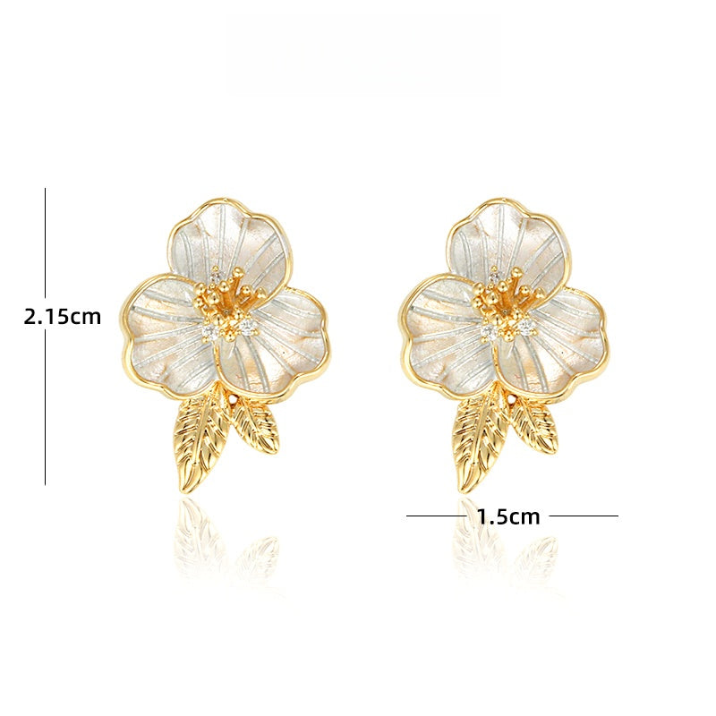 白い花ジルコンピアス