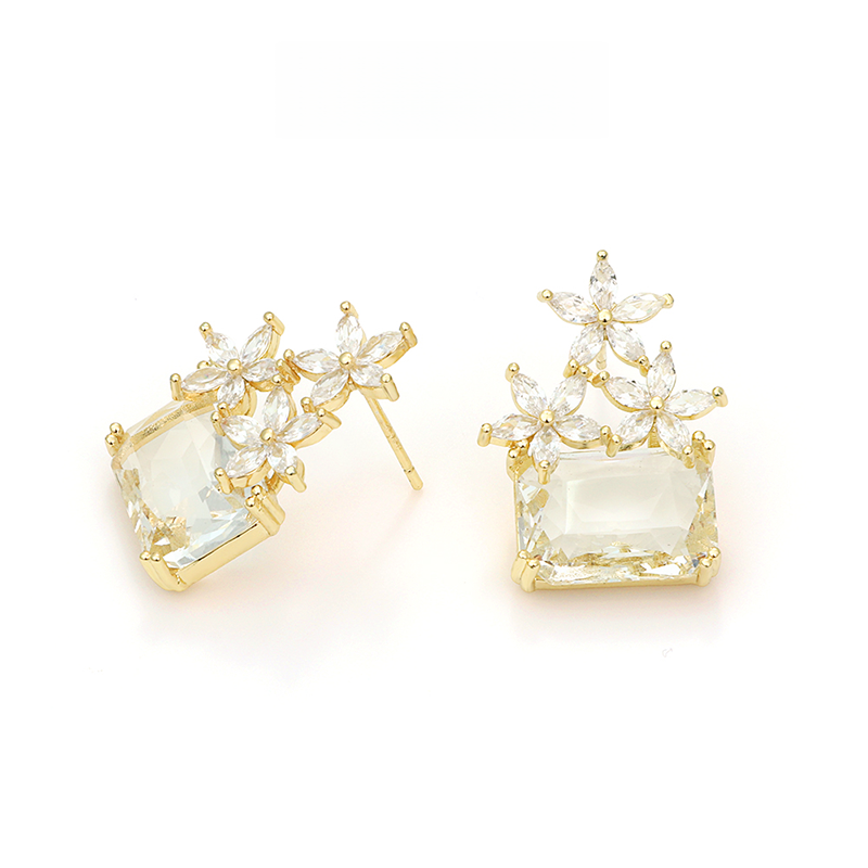 ジルコニア花クリスタルピアス