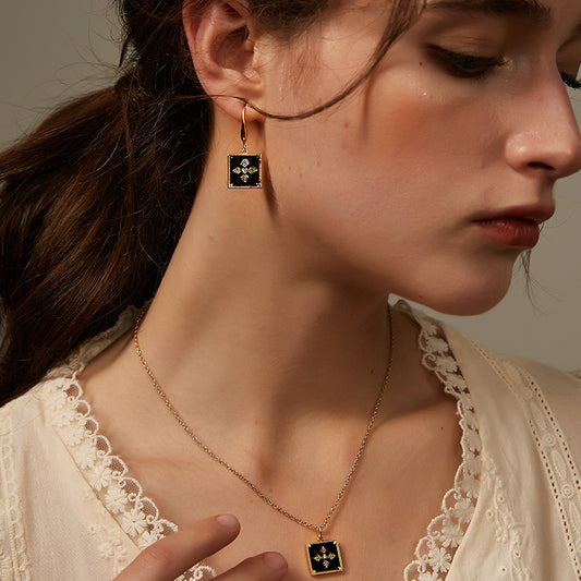 クロス黒彩釉ネックレス