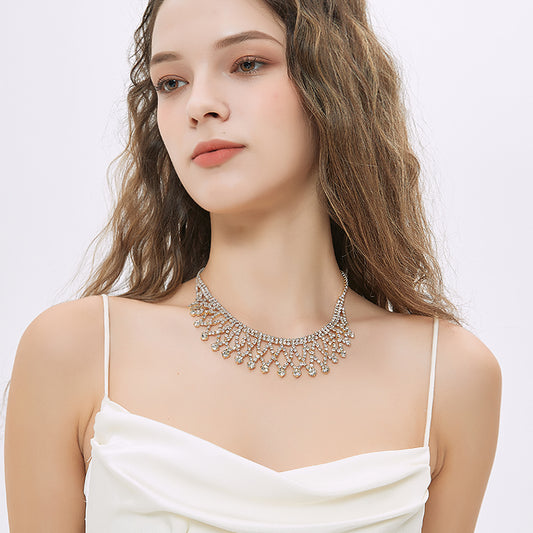 幾何皓石華やかネックレス