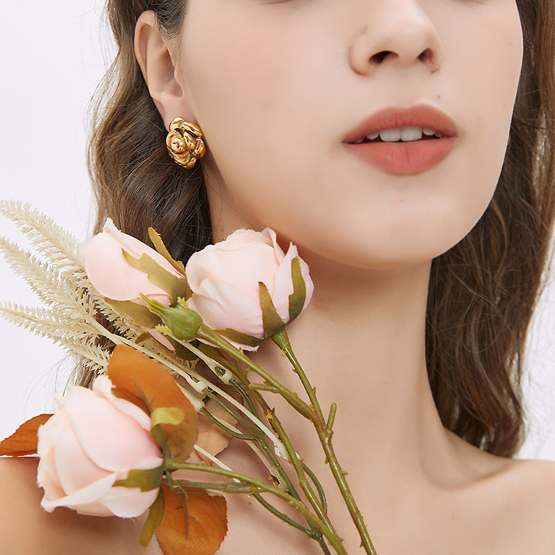 ゴールド山茶花ピアス