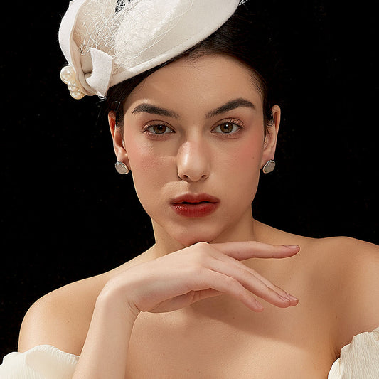 フレンチ白樹脂丸型ピアス