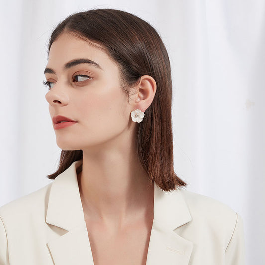 繊細花びら水钻ピアス