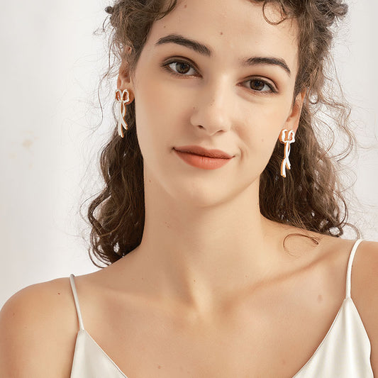 白彩釉リボンロングイヤリング