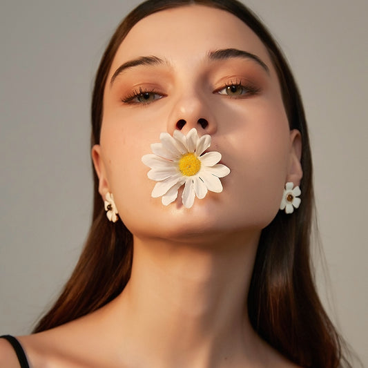 白い花彩釉ピアス