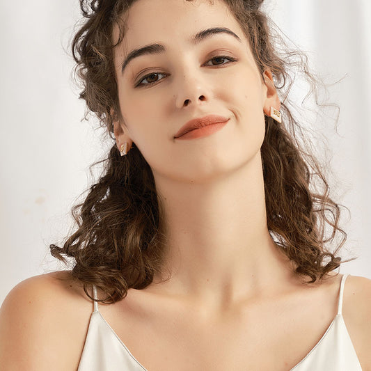 ダイヤ型透かしピアス