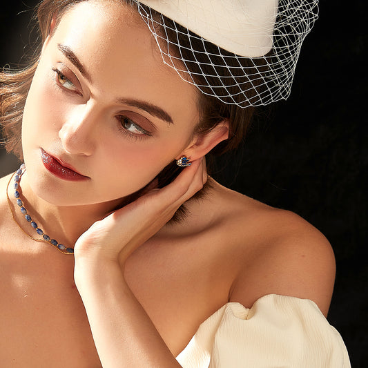 小さな青い鳥の可愛いピアス