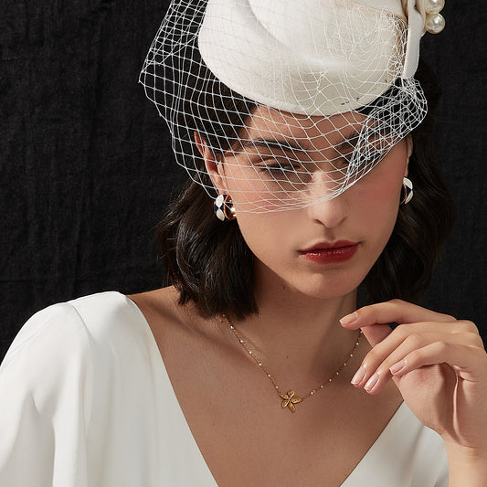 C 形白琺瑯ブルーピアス