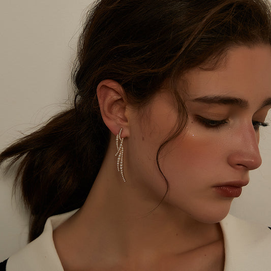 交差ライン真珠ロングピアス