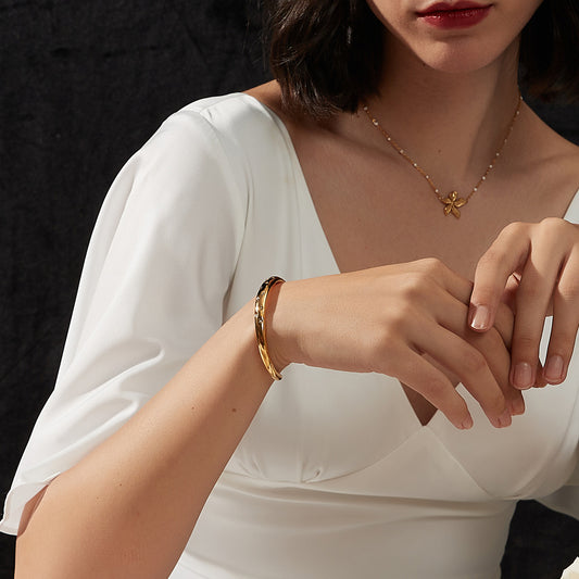 星型皓石ゴールドブレスレット