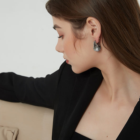 立体感ファンシェイプピアス