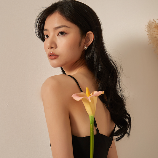 真珠花びらフレンチピアス