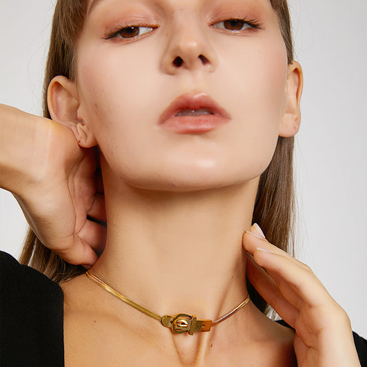 バックルデザイン蛇骨ネックレス