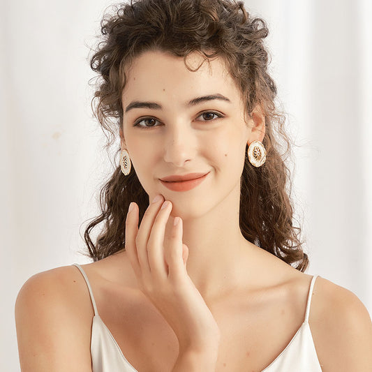 白琺瑯円形镂空耳夹