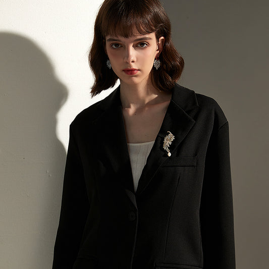 羽根真珠風ブローチ