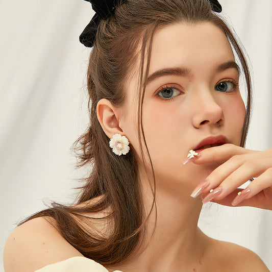 ひな菊百搭耳夹