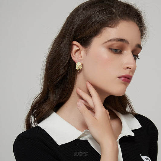 彩釉花可憐耳夹