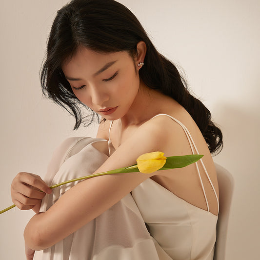 ミツバチジルコニアピアス