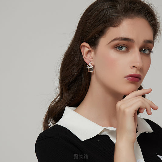 ジルコニア花クリスタルピアス