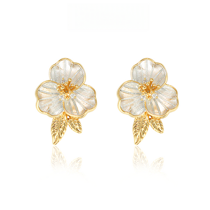白い花ジルコンピアス