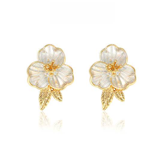 白い花ジルコンピアス