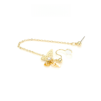 蝶モチーフゴールドピアス