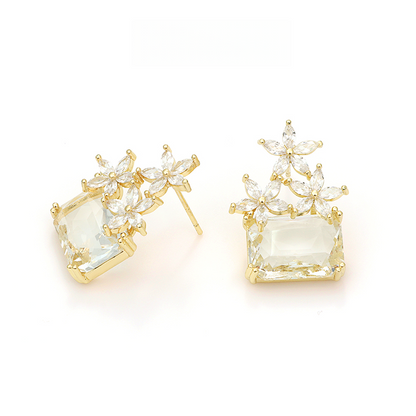 ジルコニア花クリスタルピアス
