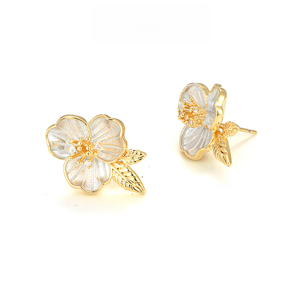 白い花ジルコンピアス