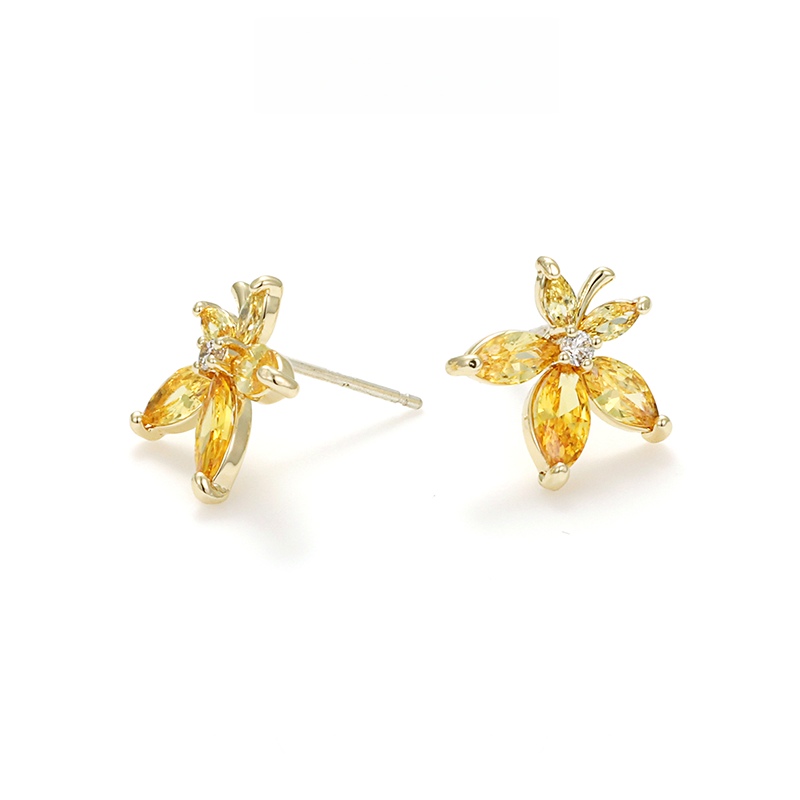 花びら皓石立体ピアス