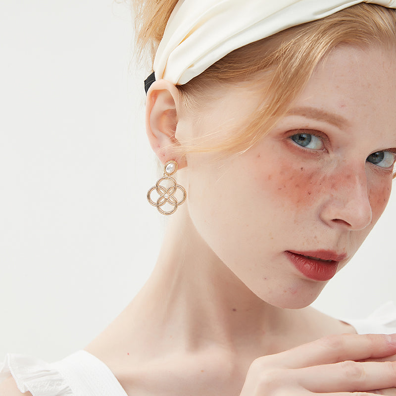 欧米風镂空真珠耳饰