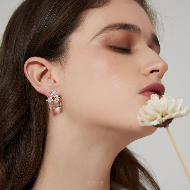 ジルコニア花クリスタルピアス