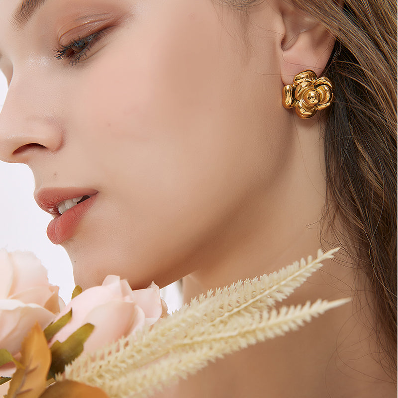 ゴールド山茶花ピアス