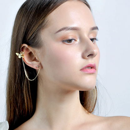 蝶モチーフゴールドピアス