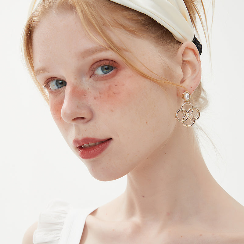 欧米風镂空真珠耳饰