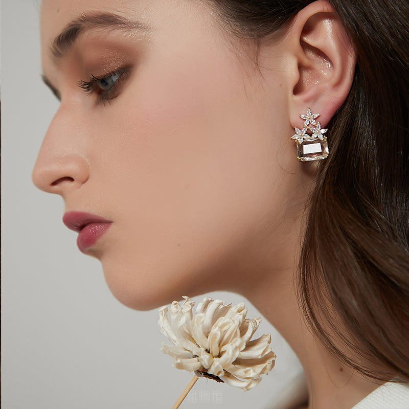 ジルコニア花クリスタルピアス