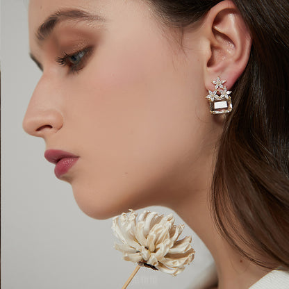 ジルコニア花クリスタルピアス