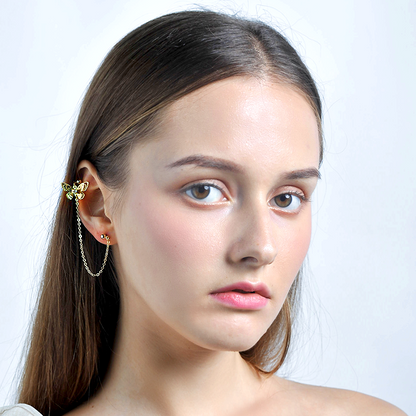 蝶モチーフゴールドピアス