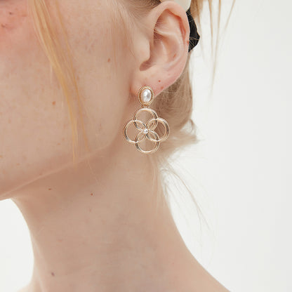 欧米風镂空真珠耳饰