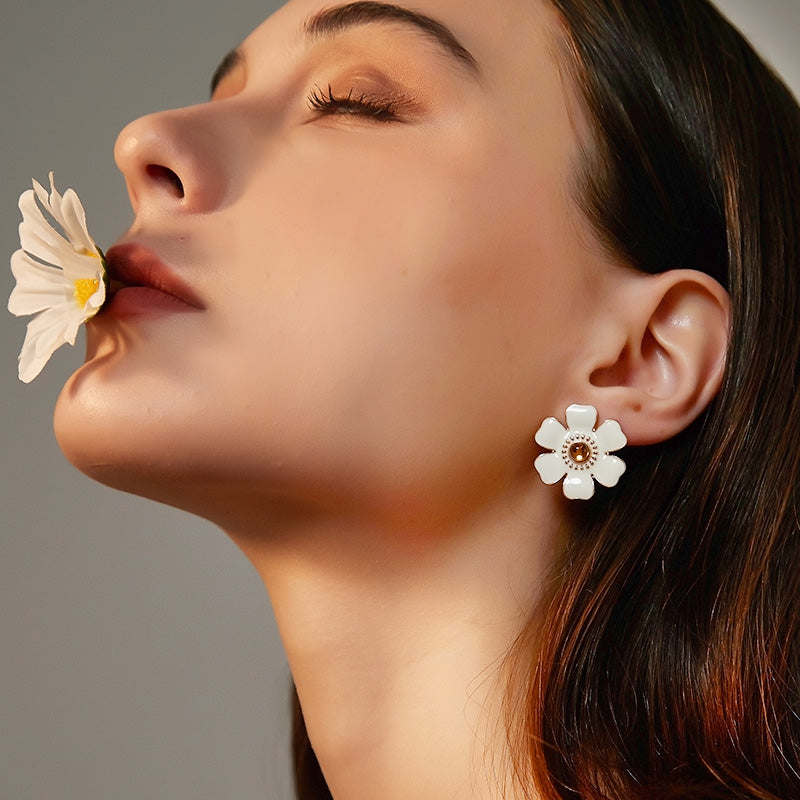 白い花彩釉ピアス
