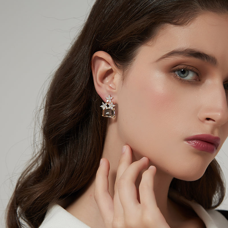 ジルコニア花クリスタルピアス