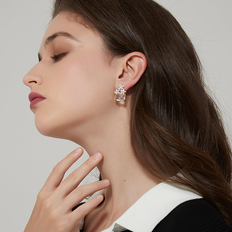 ジルコニア花クリスタルピアス